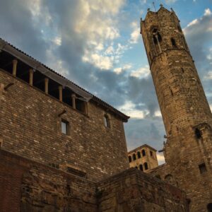 Paseo a través de los siglos: calles, secretos y leyendas de Barcelona